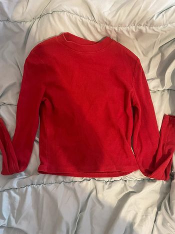 Haut rouge basique à manches longues – élégant & confortable