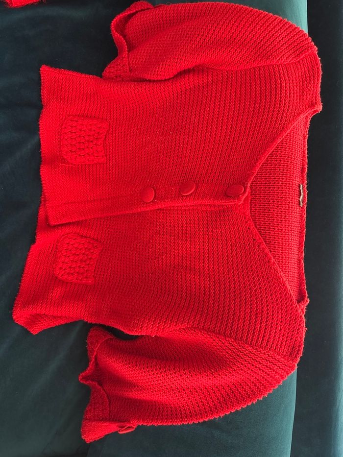 Gilet rouge avec trois pressions