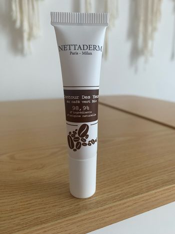 Soin contour des yeux