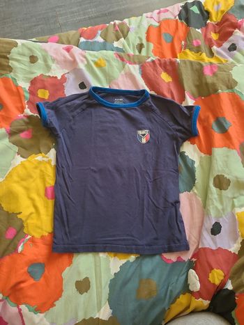 T-shirt foot