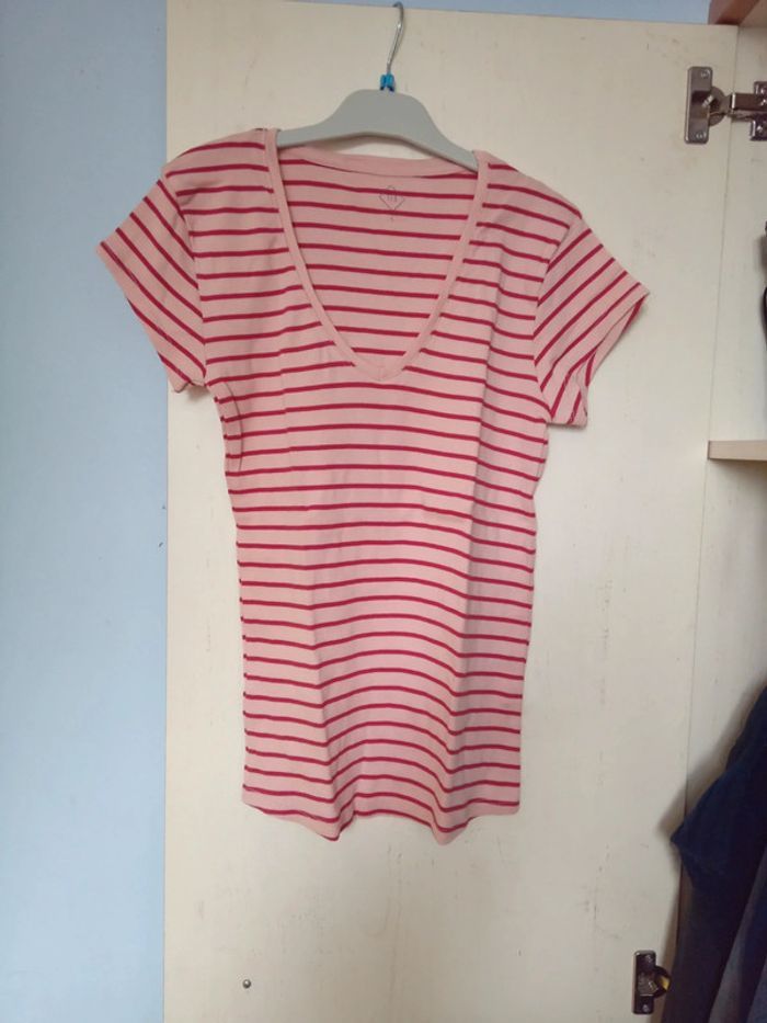 Tee shirt col v