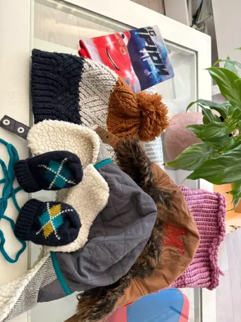 Lot de bonnets enfants