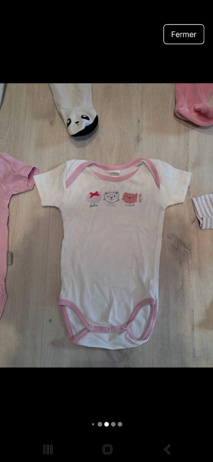 Lot de pyjamas et bodies fille 6mois - photo numéro 6