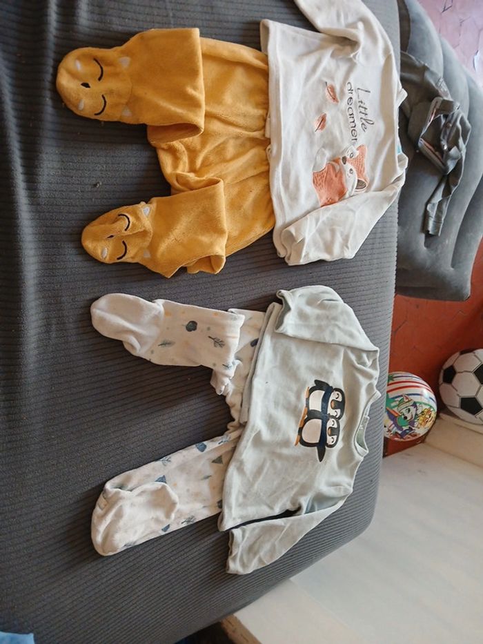 2 pyjamas deux pièces - photo numéro 5