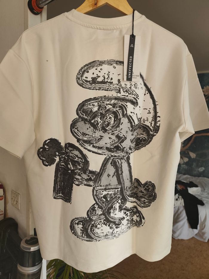Tee shirt street art