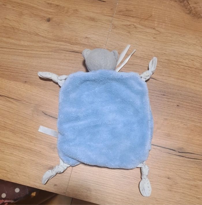 Doudou plat Ours plume bleu Kaloo 4 noeuds - photo numéro 2