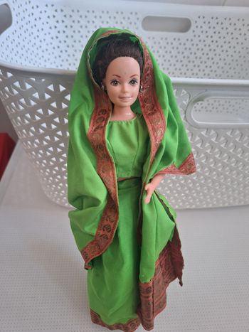 Barbie hindou brune tres rare 