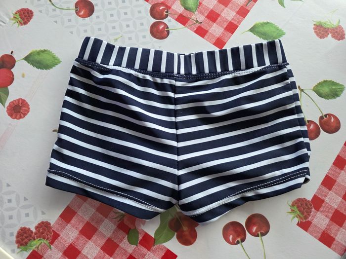 MAILLOT BAIN GARÇON BLEU MARINE/BLANC TAILLE 6ANS MARQUE NINETY EIGH - photo numéro 2