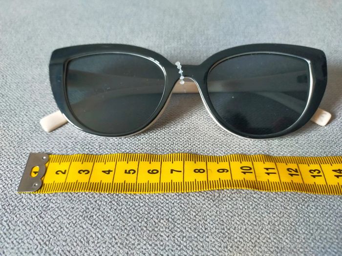 Lunettes de soleil noires et blanches – style œil de chat - photo numéro 7
