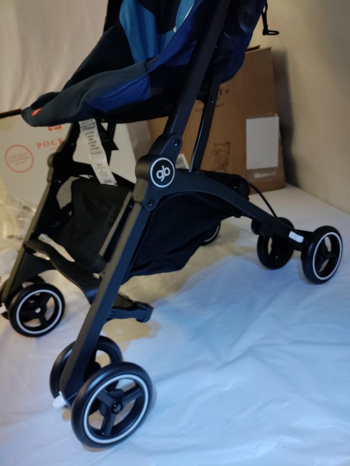 Poussette de voyage ultra-compacte et légère tout-terrain gb Pockit+ bleu nuit - photo numéro 3