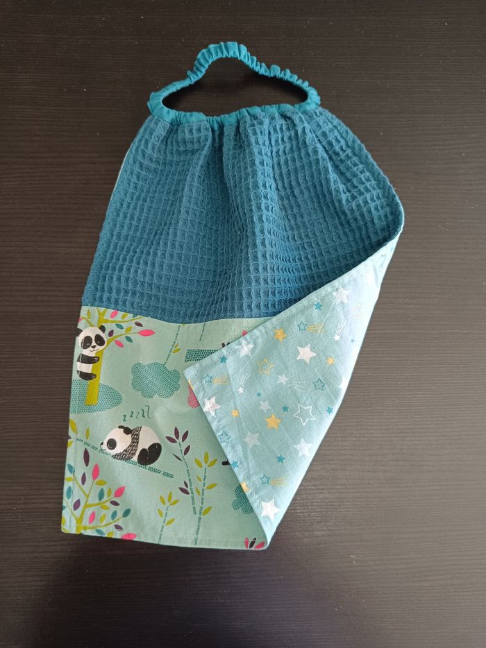 Serviette de table élastiquée, forme bavoir , fille , pour cantine école maternelle panda - photo numéro 2