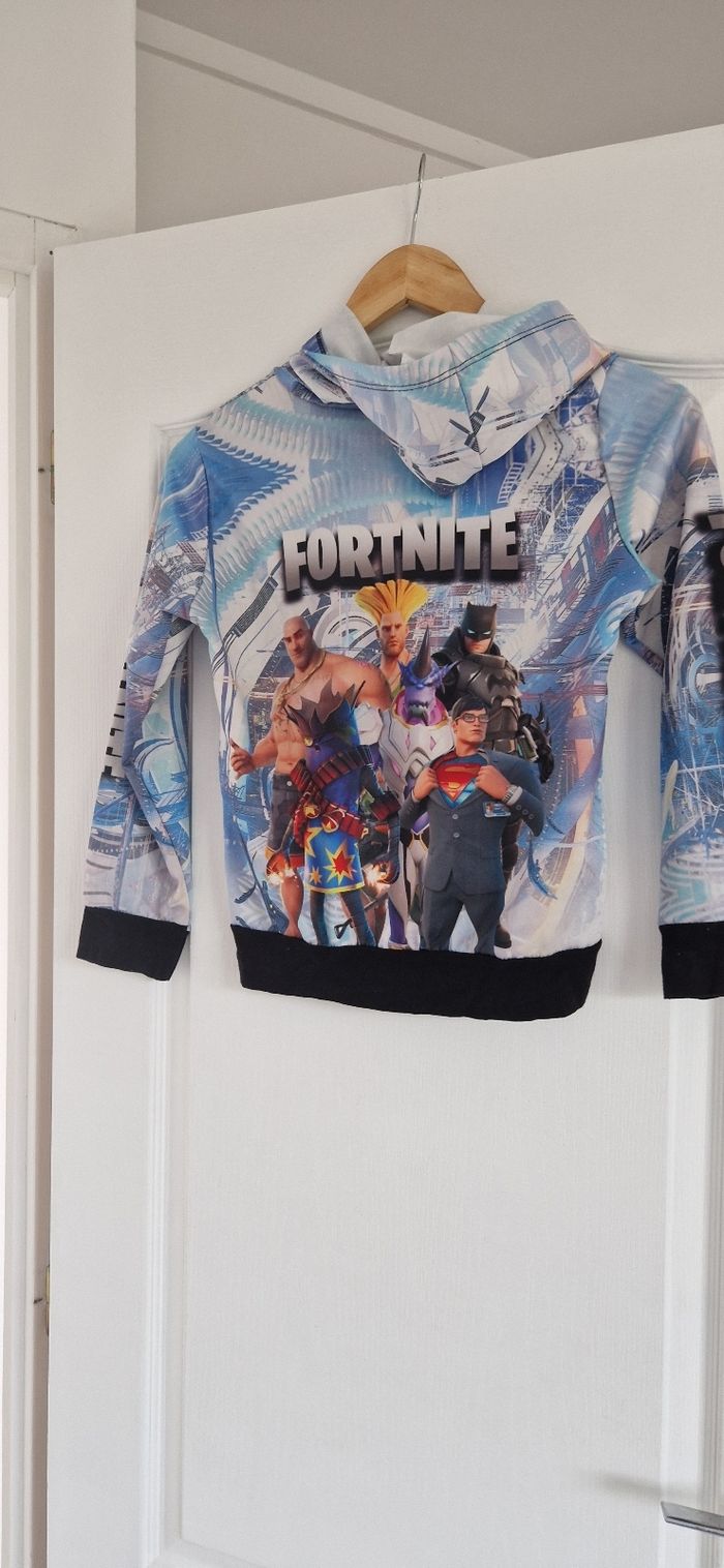 Sweet avec capuche a motif  fortnite Taille 10ans - photo numéro 9