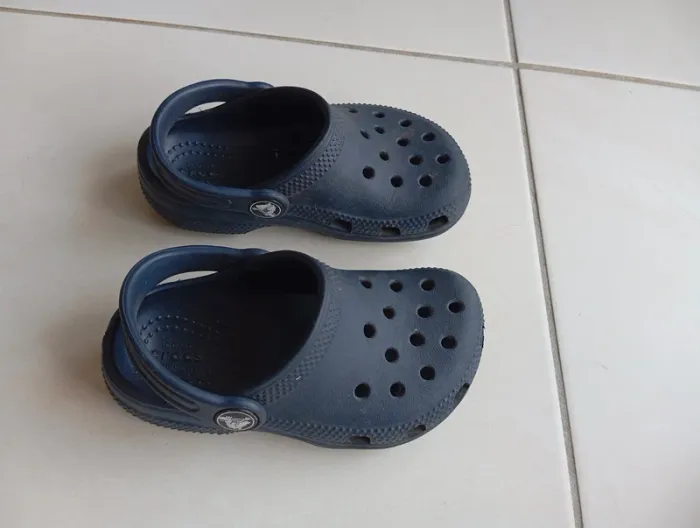 Crocs bleu marine taille C8 - photo numéro 2