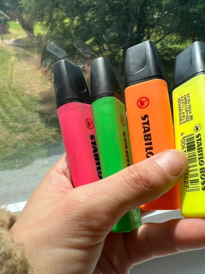 Lot de 4 surligneurs Stabilo Boss – couleurs fluo - photo numéro 2
