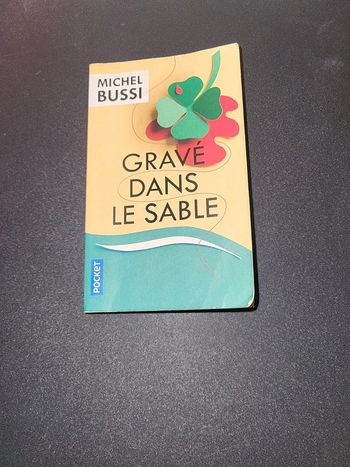 Gravé dans le sable bussi