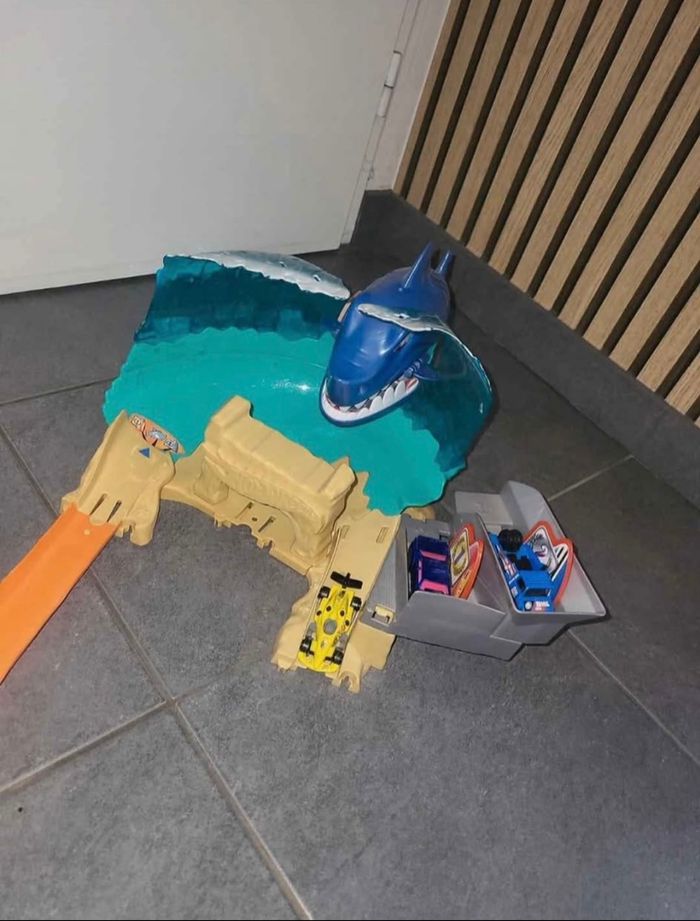 Circuit hotwheels pour petite voiture - photo numéro 2