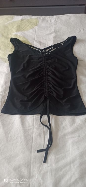 Haut noir avec strass t. 36