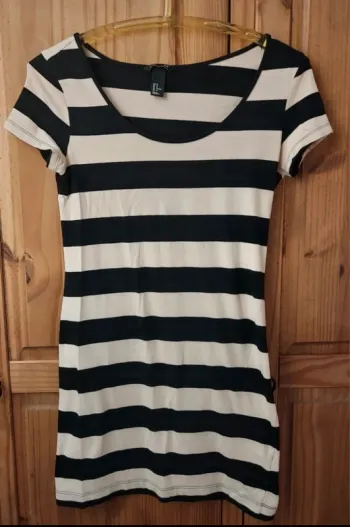 Robe manches courtes lignée blanc cassé crème noir