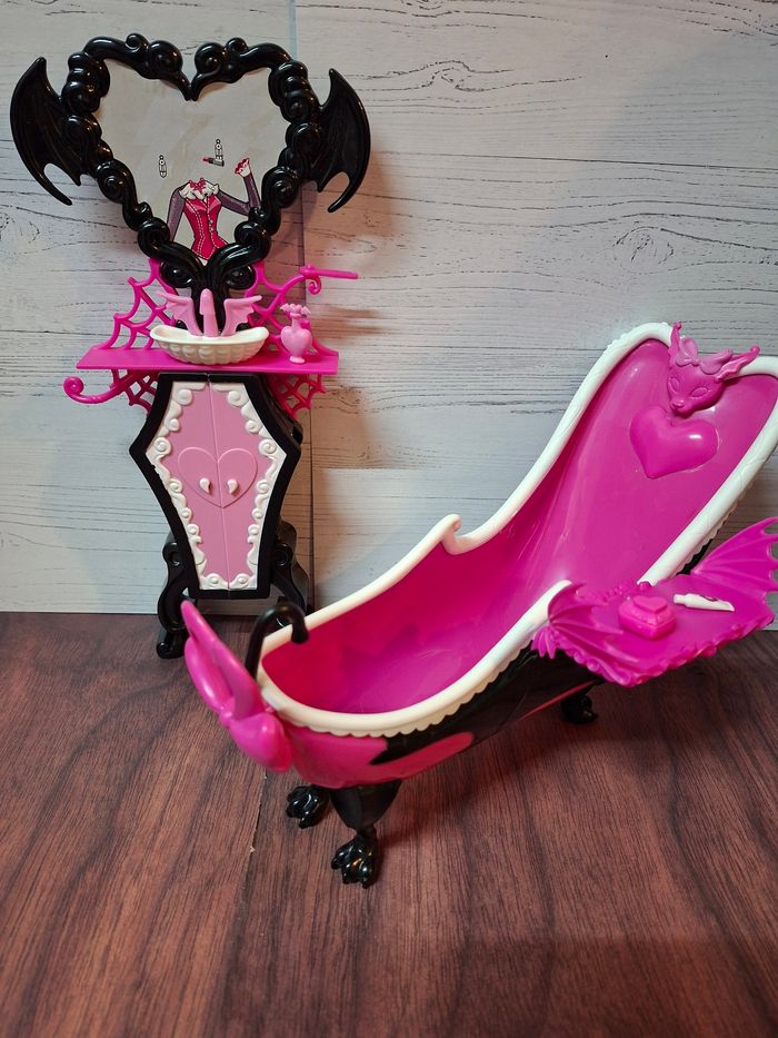 Monster high la salle de bain de draculaura
