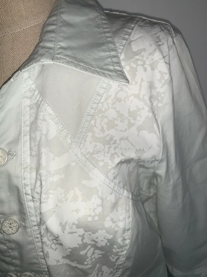 Jolie veste avec poche et  dessin reliefs - photo numéro 5