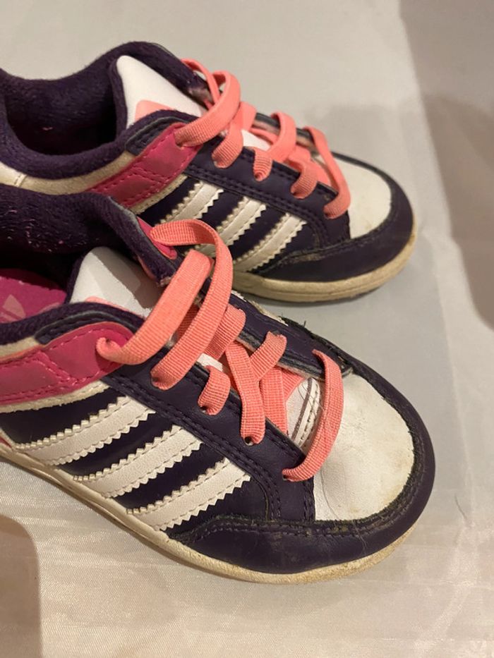 Paire de chaussures adidas - photo numéro 4