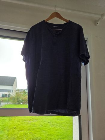 T shirt bleu foncé