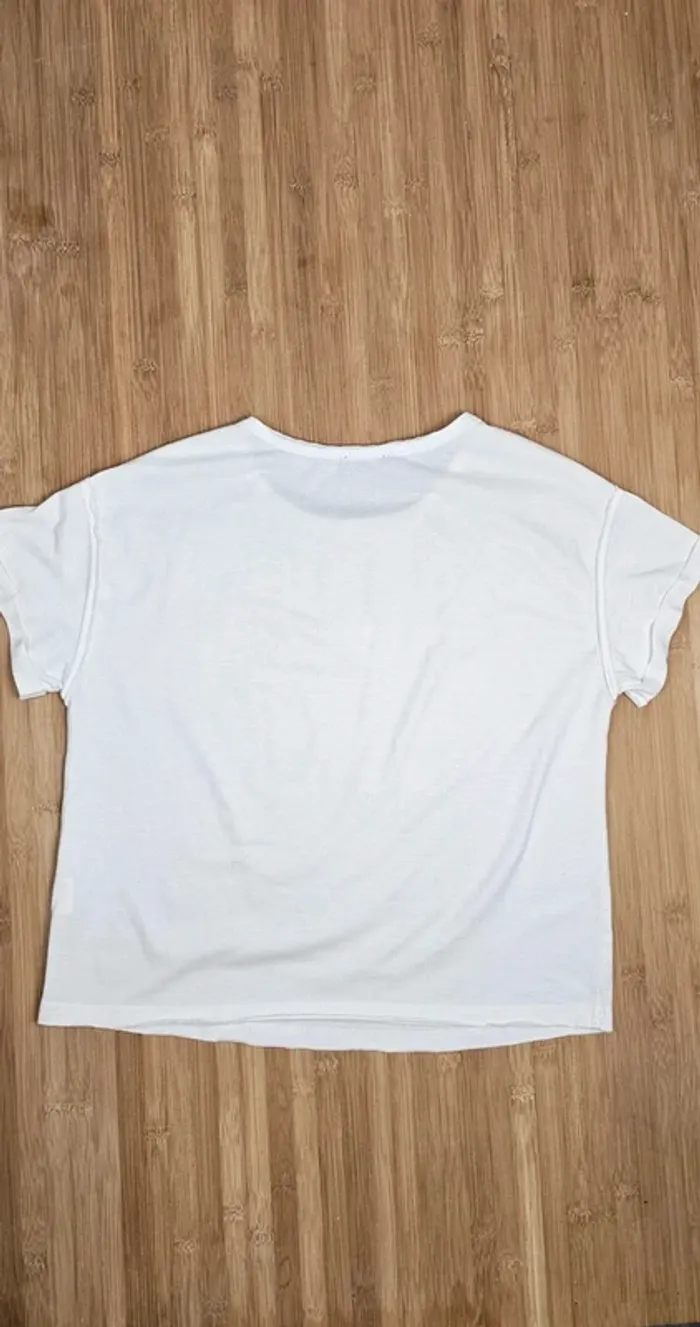 Haut T-shirt blanc cassé avec broderies et pompons colorés
Shein
Taille : S - photo numéro 5
