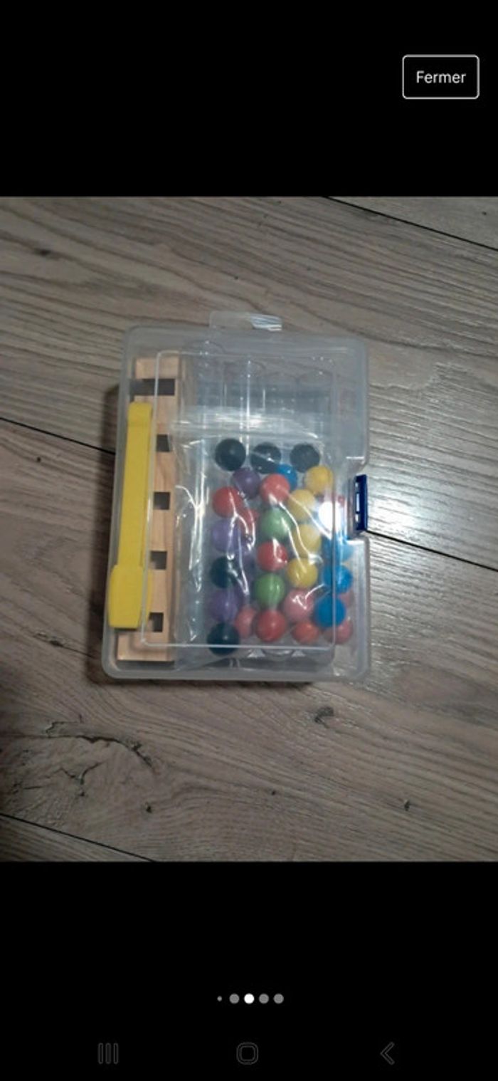 Jeu motricité fine et enchaînements de couleurs avec la pince de prehension et les billes - photo numéro 8