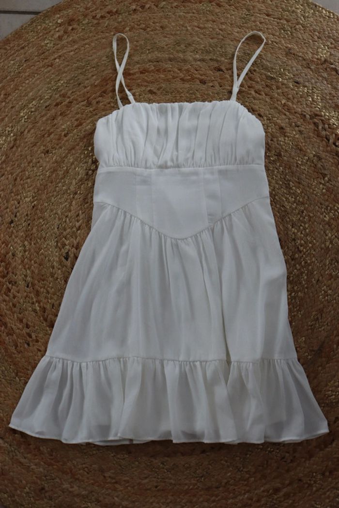 Robe blanche NA-KD x Pamela Reif