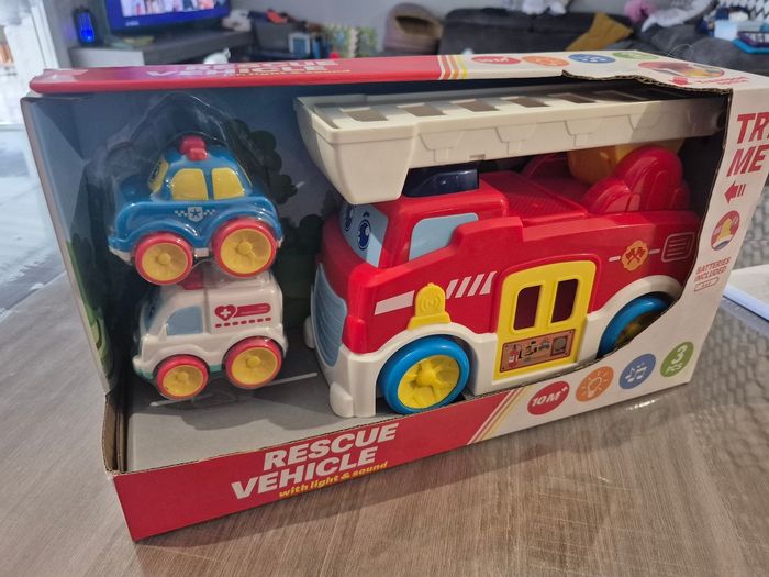 Camion pompier avec  2 véhicules - photo numéro 2