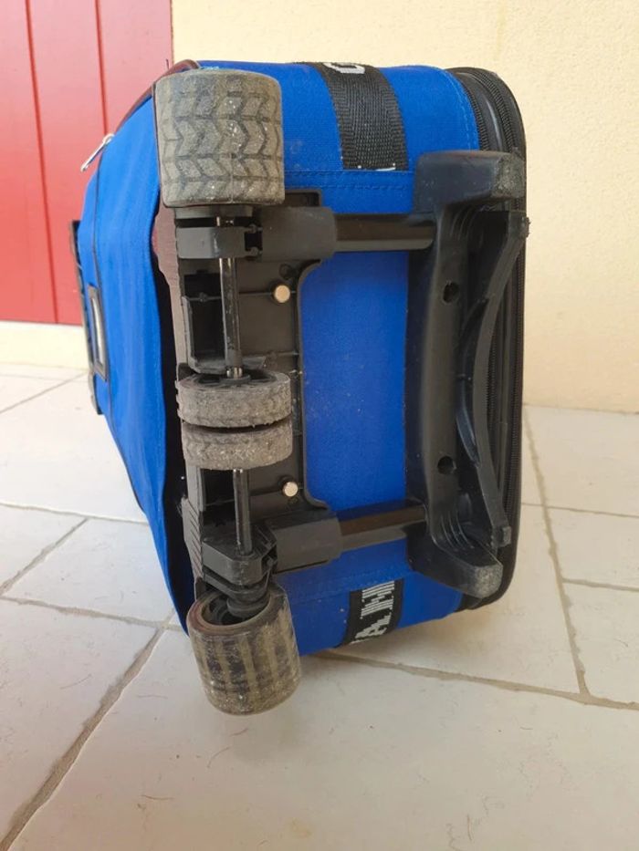 Valise cabine à roulettes et à code - photo numéro 3