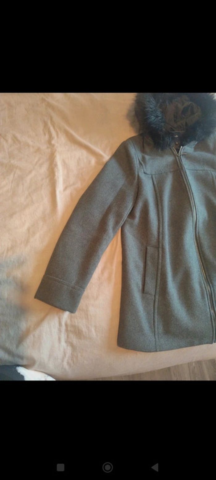 Manteau femme hiver doublé évasé ample avec poche et capuche gris marque Kiabi taille 44 - photo numéro 2