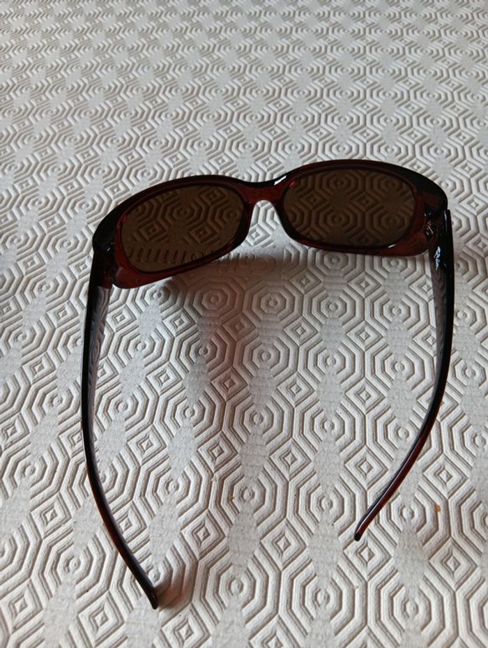 Lunettes solaires brunes - photo numéro 4