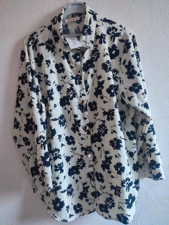 Chemise longue et fluide à fleurs noires - Taille unique 🌸 - photo numéro 3