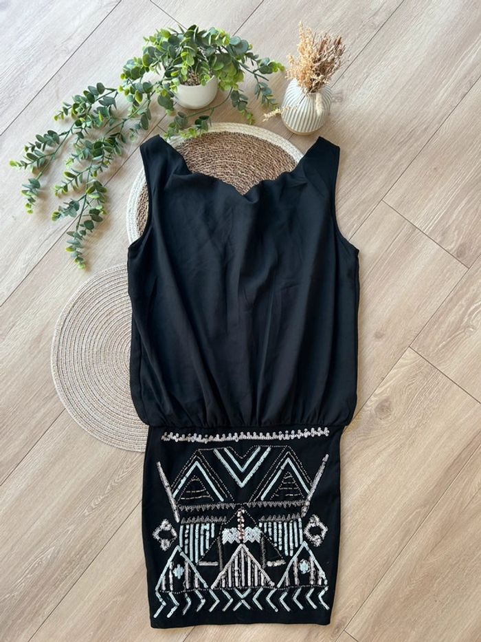 Robe noire avec perles Pimkie