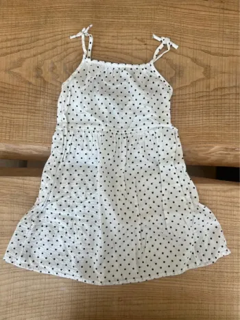 Robe longue blanche à pois noire tendance été 2025 4-5 ans