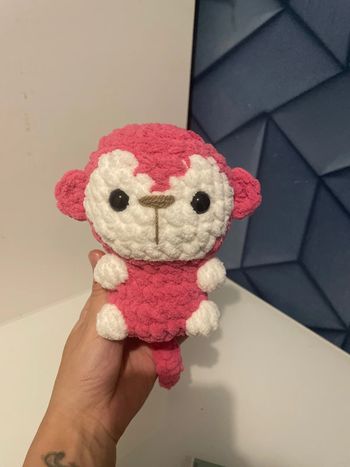 Singe rose amigurumi