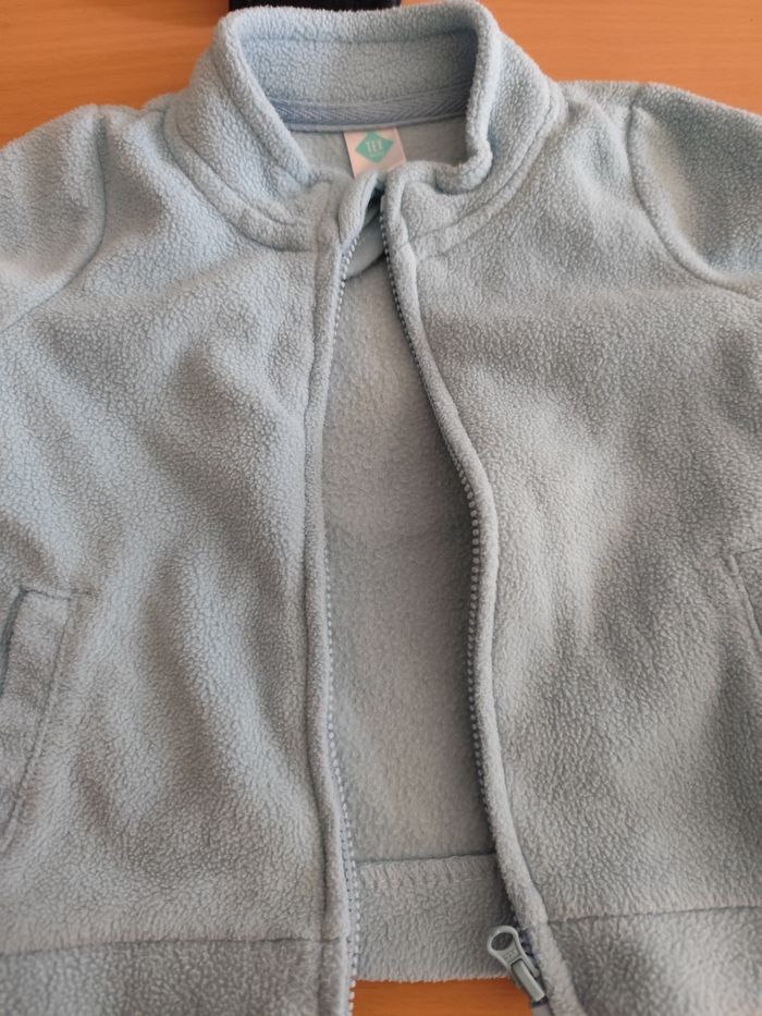 Vends légère polaire bleu bébé - photo numéro 10