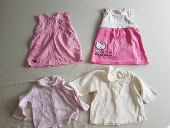 Lot de 2 robes fille 6 mois + 2 hauts cadeau