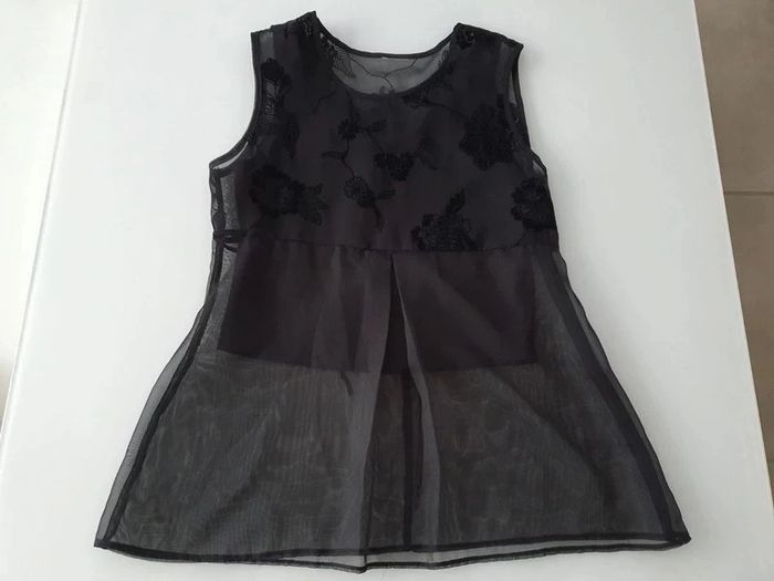 Haut sans manche noir effet voile sur le bas motifs roses noires - photo numéro 2