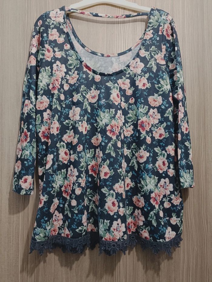 Blouse de chez pull Bear fleuries - photo numéro 2