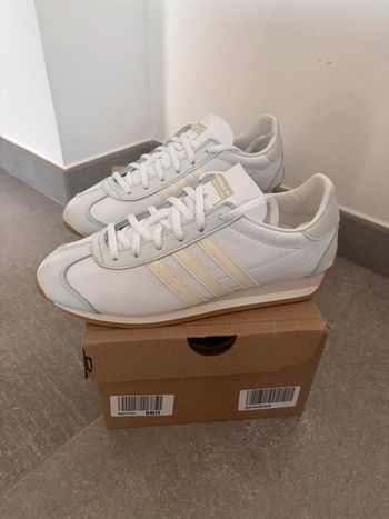 Sneakers Adidas Country OG neuves Taille 38 2/3