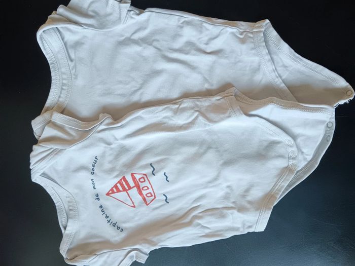 Lot de bodies en 6 mois - photo numéro 3