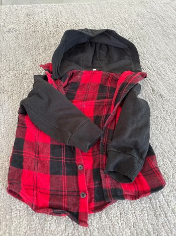 Chemise garcons a capuche taille 98