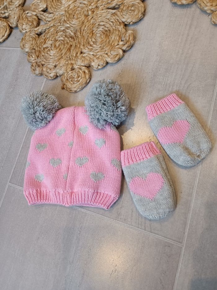 Bonnet et gants fille 3/6 mois neuf