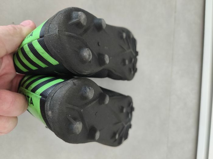 Chaussures de foot taille 33 - photo numéro 6