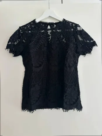 T-shirt en dentelle noire neuf– parfait été/soirée taille M