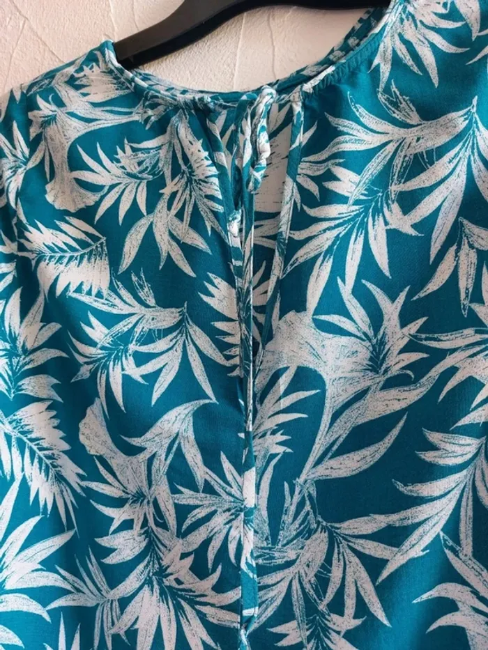Blouse motif feuillage bleu et blanc Taille 38 - photo numéro 2