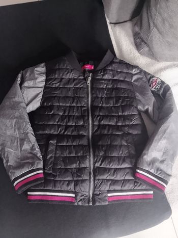Blouson léger tissaia taille 8 ans