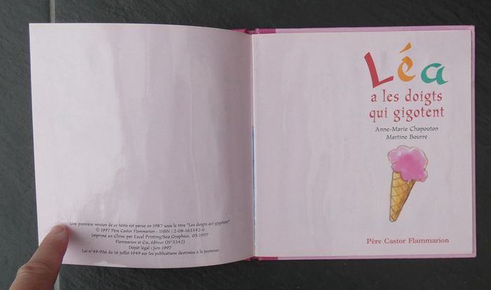 Joli livre "Léa a les doigts qui gigotent" - photo numéro 3